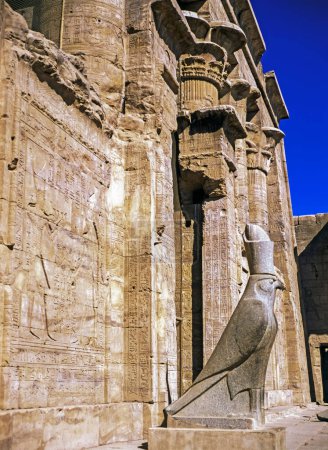 Téléchargez les photos : Temple d'Horus à Edfou, Egypte - en image libre de droit