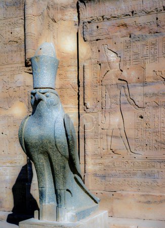 Téléchargez les photos : Temple d'Horus, Edfu - en image libre de droit