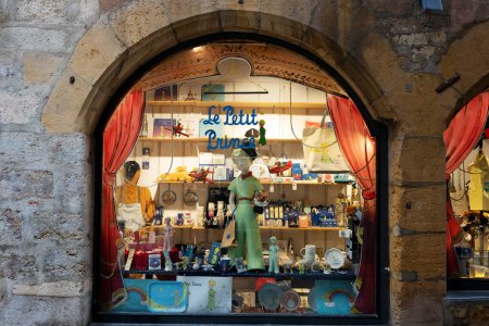 Foto de LYON, FRANCIA, 6 de noviembre de 2022: famosa tienda Le Petit Prince en Lyon, Francia - Imagen libre de derechos