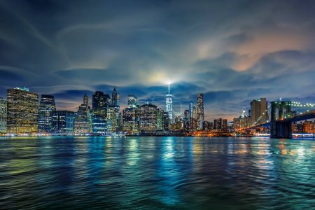 Foto de Vista de Manhattan con nubes, Nueva York
. - Imagen libre de derechos