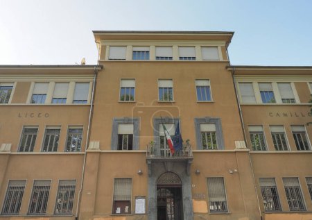 Foto de TURÍN, ITALIA - CIRCA OCTUBRE 2022: Liceo Cavour traducción Cavour liceo escuela secundaria - Imagen libre de derechos