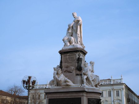 Foto de TURIN, ITALY - CIRCA JANUARY 2023: Camillo Benso Count of Cavour monument in Piazza Carlina square by sculptor Giovanni Dupre circa 1873 - Imagen libre de derechos