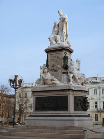 Foto de TURIN, ITALY - CIRCA JANUARY 2023: Camillo Benso Count of Cavour monument in Piazza Carlina square by sculptor Giovanni Dupre circa 1873 - Imagen libre de derechos