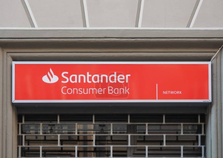 Foto de TURIN, ITALY - CIRCA FEBRUARY 2023: Santander consumer bank storefront sign - Imagen libre de derechos