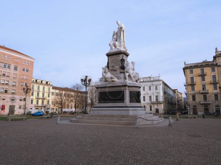 Foto de TURIN, ITALY - CIRCA JANUARY 2023: Piazza Carlina square with Camillo Benso Count of Cavour monument in by sculptor Giovanni Dupre circa 1873 - Imagen libre de derechos