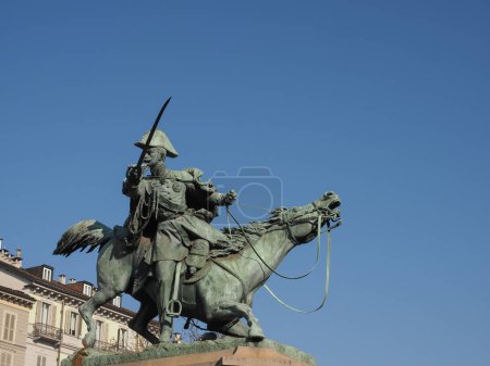 Foto de Monumento a Ferdinando di Savoia por el escultor Alfonso Balzico hacia 1866 en Turín, Italia - Imagen libre de derechos
