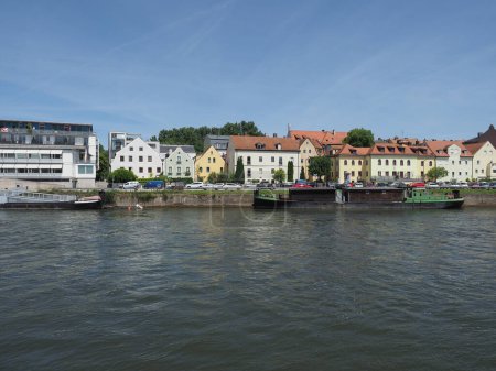 Foto de REGENSBURG, ALEMANIA - CIRCA JUNIO 2022: Vista del Danubio - Imagen libre de derechos