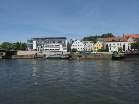 Foto de REGENSBURG, ALEMANIA - CIRCA JUNIO 2022: Vista del Danubio - Imagen libre de derechos