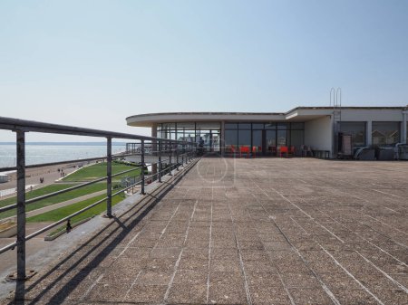 Photo for BEXHILL ON SEA, UK - JUNE 05, 2023: De La Warr Pavilion roof terrace - Royalty Free Image