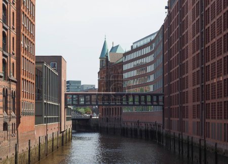 Foto de HafenBarrio de la ciudad en el distrito de Hamburgo Mitte en la isla del río Elba Grasbrook en la antigua Hamburguesa Hafen (Puerto de Hamburgo) en Hamburgo, Alemania - Imagen libre de derechos