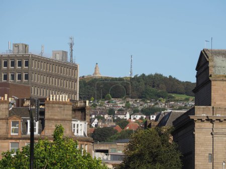 Foto de Dundee Law War Memorial en la cima de la colina en Dundee, Reino Unido - Imagen libre de derechos