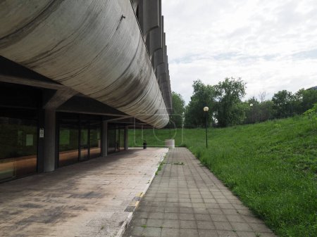 Téléchargez les photos : Centre civique et bibliothèque Dietrich Bonhoeffer à Turin, Italie - en image libre de droit