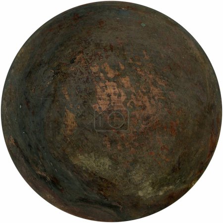 esfera metálica oxidada y erosionada aislada sobre fondo blanco