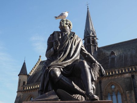 Téléchargez les photos : Statue de Robert Burns par le sculpteur John Steell vers 1880 à Dundee, Royaume-Uni - en image libre de droit