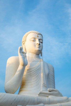 Foto de Templo budista en la antigua ciudad de Mihintale cerca de Anuradhapura, Sri Lanka. - Imagen libre de derechos