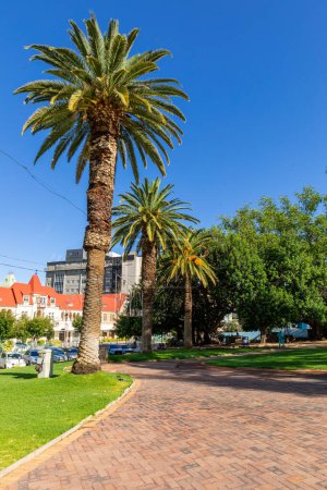 Téléchargez les photos : Centre-ville de Windhoek. Windhoek est la capitale et la plus grande ville de Namibie. Afrique australe. - en image libre de droit