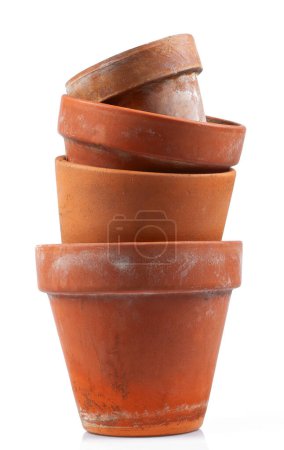 Téléchargez les photos : Vieux pot en céramique vide isolé sur fond blanc. - en image libre de droit