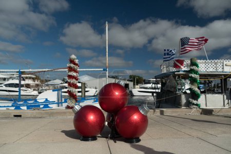 Foto de Grandes decoraciones de Navidad en Dodecaneso Blvd en Tarpon Springs, Florida - Imagen libre de derechos