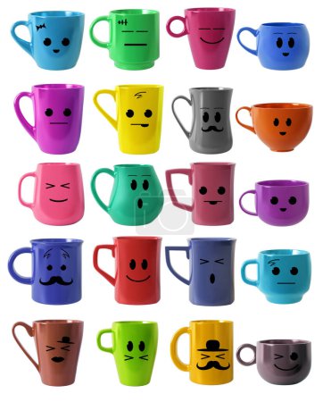 Foto de Muchas copas multicolores con caras divertidas sobre un fondo blanco. La idea de una emoción alegría, felicidad, una gran familia, reunirse con amigos con una taza de té o café. Ilustración, representación 3D - Imagen libre de derechos