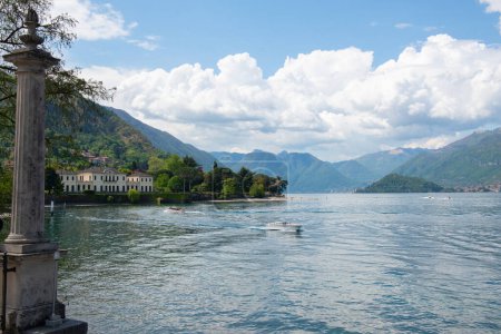 Foto de Lago de Como con una vista increíble de Bellagio, Lombardía, Italia, Europa - Imagen libre de derechos