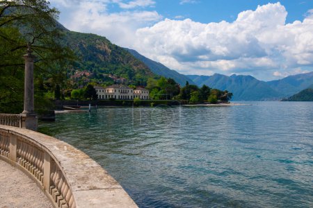 Foto de Lago de Como con una vista increíble de Bellagio, Lombardía, Italia, Europa - Imagen libre de derechos