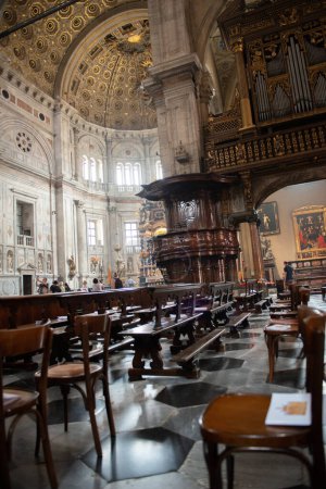 Foto de Iside Catedral Duomo en la antigua ciudad de Como, Lombardía, Italia, Europa - Imagen libre de derechos