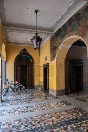 Photo for Courtyard in the ancient city, Como, Lombardy, Italy, Europe - Royalty Free Image