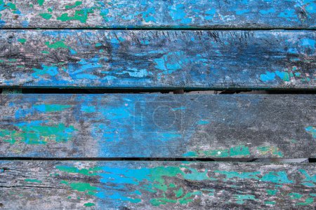 Foto de Fondo de tablas de madera con pintura verde pelado viejo - Imagen libre de derechos