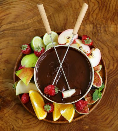 chocolate fondue with fresh berries and fruits