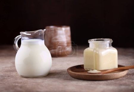 Téléchargez les photos : Garniture sucrée maison au lait condensé pour desserts et crêpes - en image libre de droit