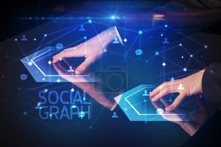 Téléchargez les photos : Naviguer dans les réseaux sociaux avec l'inscription SOCIAL GRAPH, concept des nouveaux médias - en image libre de droit