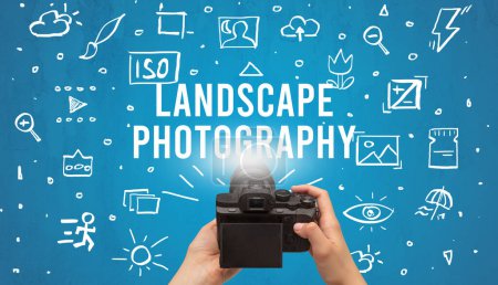 Téléchargez les photos : Prise de vue manuelle avec appareil photo numérique et inscription LANDSCAPE PHOTOGRAPHIE, concept de réglages de l'appareil photo - en image libre de droit