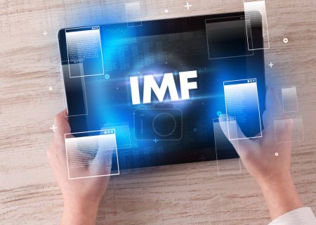 Téléchargez les photos : Gros plan d'une tablette à main avec abréviation FMI, concept de technologie moderne - en image libre de droit