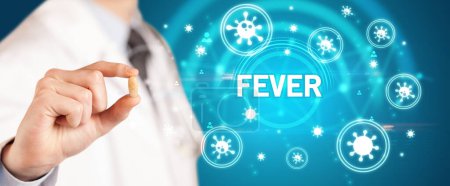 Foto de Médico dando píldora con inscripción FEVER, concepto coronavirus - Imagen libre de derechos