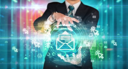 Téléchargez les photos : Homme d'affaires tenant icône de mailing dans ses mains avec plusieurs symboles technologiques autour de lui - en image libre de droit