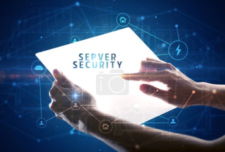 Foto de Tableta futurista con inscripción SERVER SECURITY, concepto de seguridad cibernética - Imagen libre de derechos