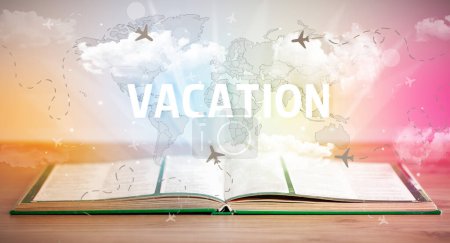 Foto de Libro abierto con inscripción VACACIÓN, concepto de vacaciones - Imagen libre de derechos