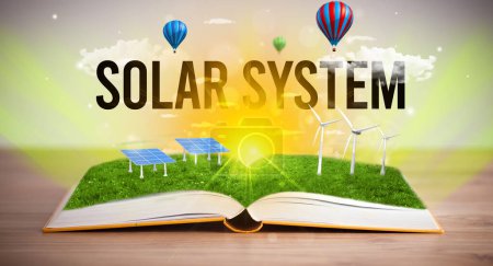 Téléchargez les photos : Livre ouvert avec inscription SOLAR SYSTEM, concept d'énergie renouvelable - en image libre de droit