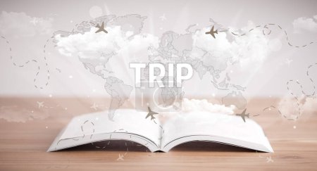 Foto de Libro abierto con inscripción TRIP, concepto de vacaciones - Imagen libre de derechos