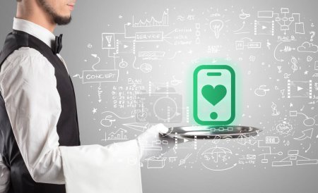 Téléchargez les photos : Gros plan du serveur servant smartphone avec des icônes cardiaques, concept de médias sociaux - en image libre de droit