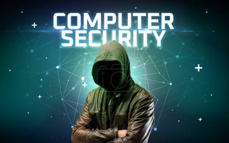Foto de Misterioso hacker con inscripción de seguridad informática, inscripción de concepto de ataque en línea, concepto de seguridad en línea - Imagen libre de derechos