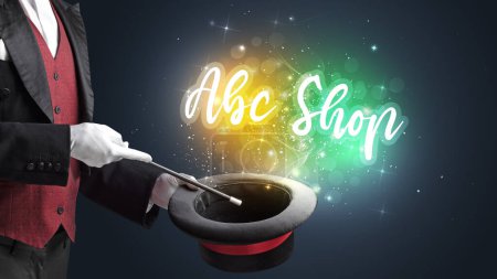 Téléchargez les photos : Magicien main conjure avec baguette et Abc Shop inscription, concept shopping - en image libre de droit