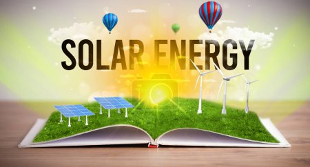 Foto de Libro abierto con inscripción SOLAR ENERGY, concepto de energía renovable - Imagen libre de derechos