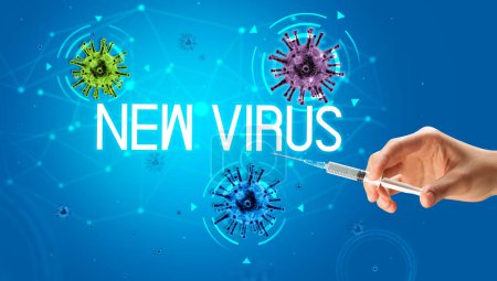 Téléchargez les photos : Seringue, injection médicale en main avec inscription NEW VIRUS, concept de vaccin contre le coronavirus - en image libre de droit