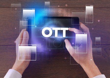 Foto de Primer plano de una tableta de mano con abreviatura OTT, concepto de tecnología moderna - Imagen libre de derechos