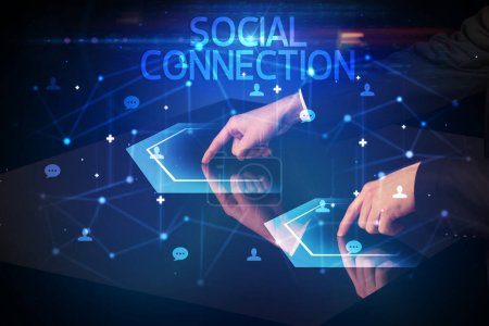 Téléchargez les photos : Naviguer dans les réseaux sociaux grâce à l'inscription SOCIAL CONNECTION, concept des nouveaux médias - en image libre de droit