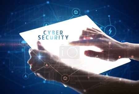 Foto de Tableta futurista con inscripción CYBER SECURITY, concepto de seguridad cibernética - Imagen libre de derechos