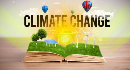 Libro abierto con inscripción CLIMATE CHANGE, concepto de energía renovable