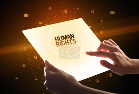 Foto de Tableta futurista con inscripción de DERECHOS HUMANOS, concepto de redes sociales - Imagen libre de derechos