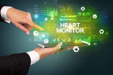 Téléchargez les photos : Gros plan d'un écran tactile avec inscription HEART MONITOR, concept médical - en image libre de droit